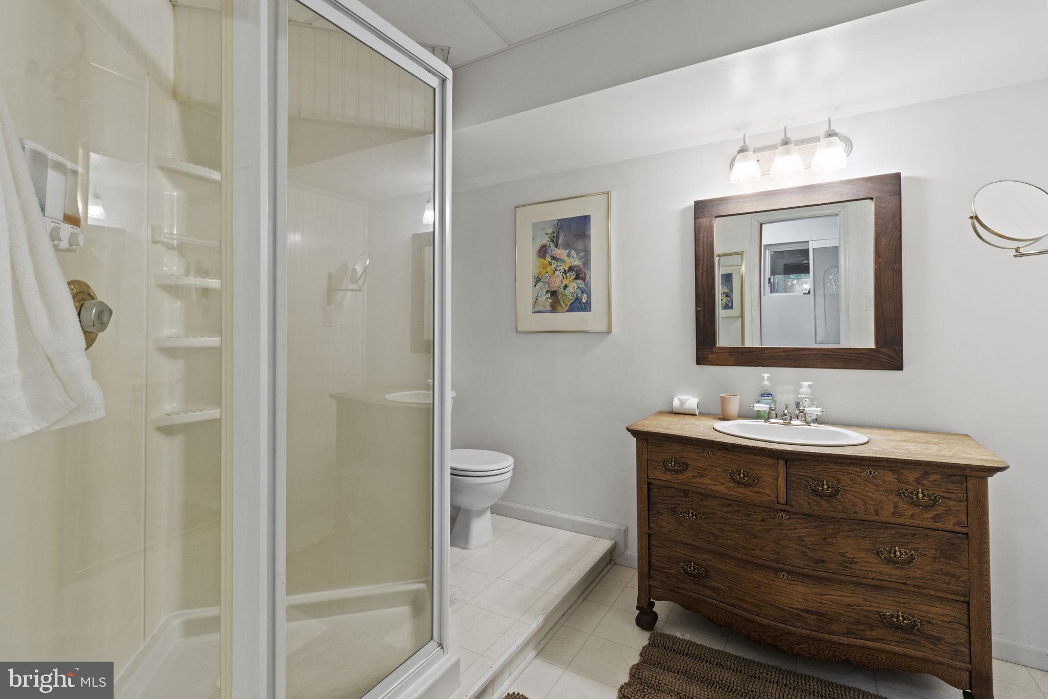 15274 Nottingham Road Upper Marlboro, MD 20772 - Photo 17 of 54 3rd Bathroom