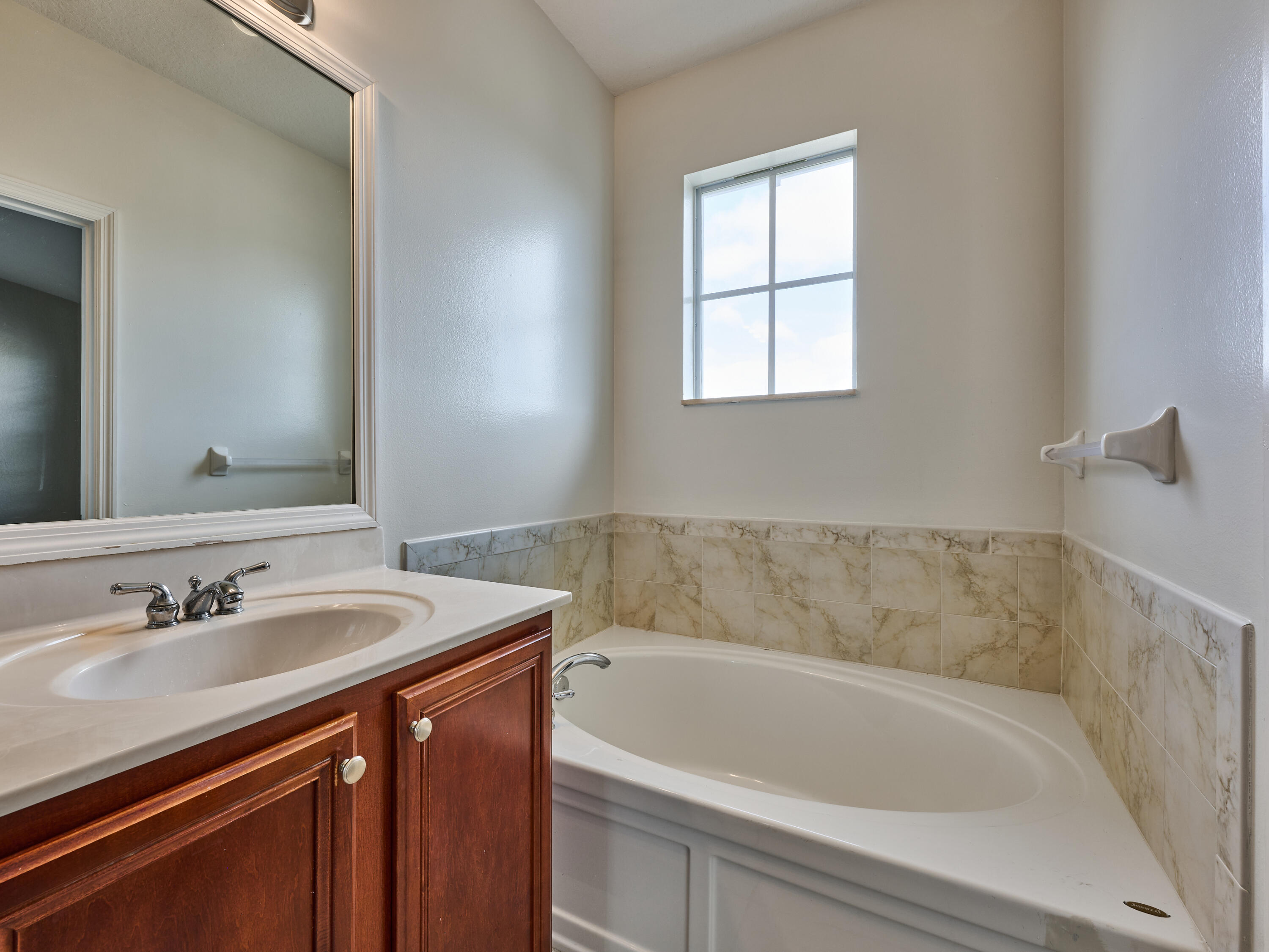 105 East Pigeon Plum Drive, Unit 103 Jupiter, FL 33458 - Photo 38 of 38 a bathroom with a bathtub and a sink