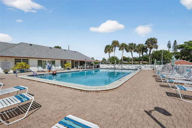 $209,900 | 4207 34th Ave Drive West, Unit 4207, Bradenton, FL 34205