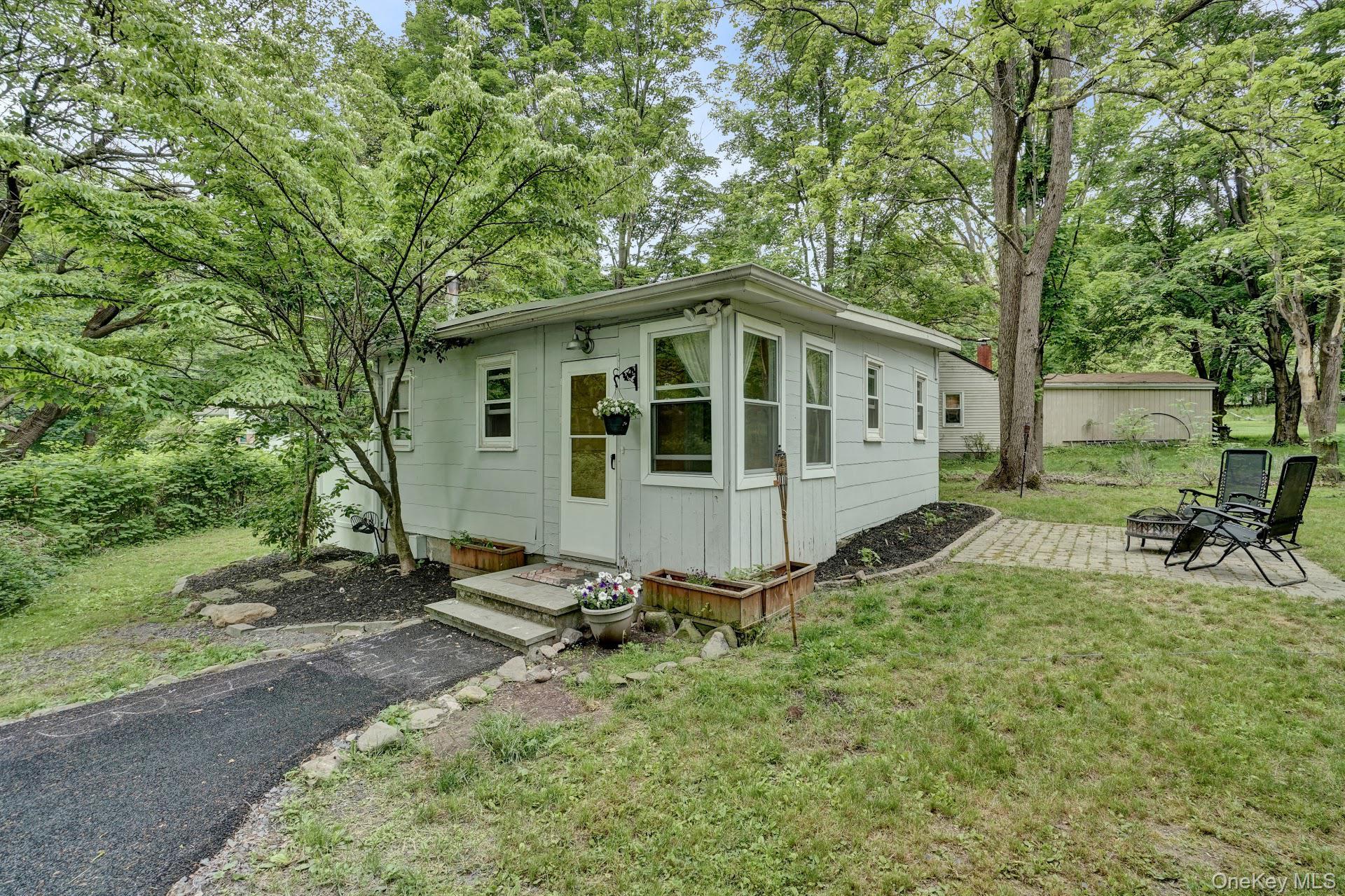 View of outdoor structure featuring an outbuilding