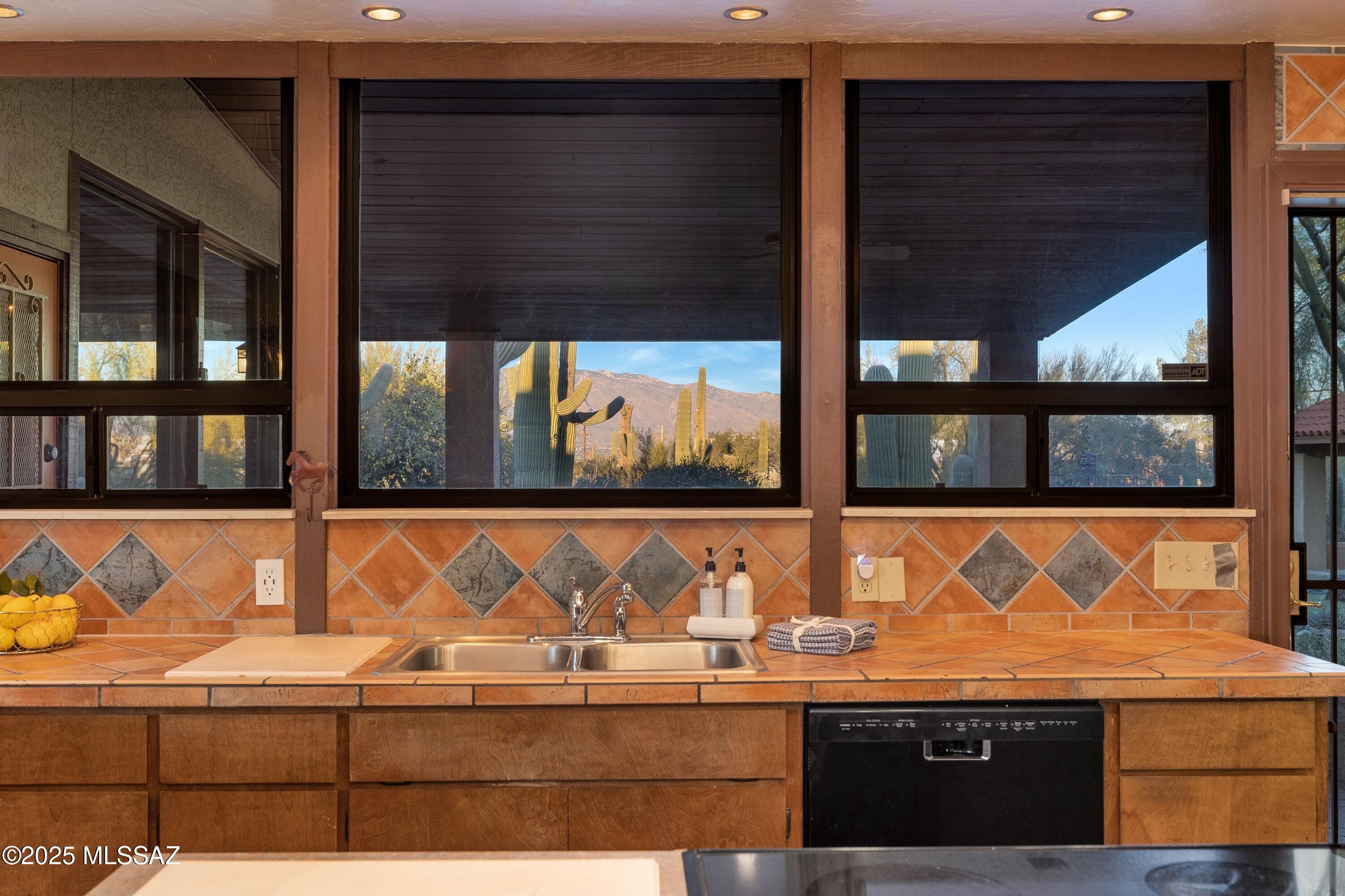 2614 North Grannen Road Tucson, AZ 85745 - Photo 14 of 49