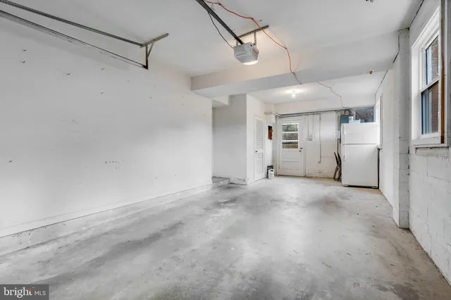 a view of a big room with closet and windows