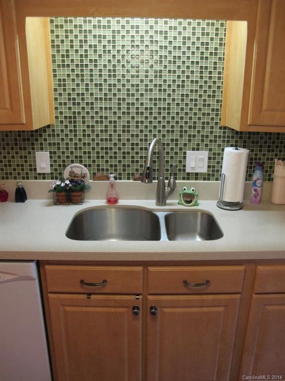 8356 Knights Bridge Road Charlotte, NC 28210 - Photo 15 of 24 Gallery Image 15