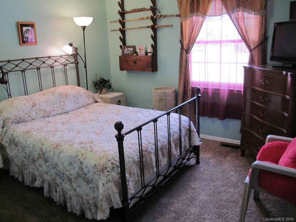 8356 Knights Bridge Road Charlotte, NC 28210 - Photo 19 of 24 Gallery Image 19