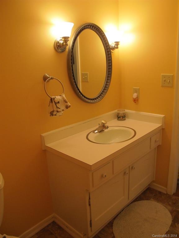 8356 Knights Bridge Road Charlotte, NC 28210 - Photo 7 of 24 Gallery Image 7
