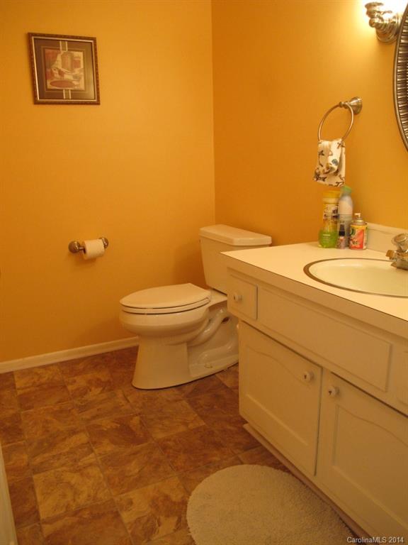 8356 Knights Bridge Road Charlotte, NC 28210 - Photo 8 of 24 Gallery Image 8