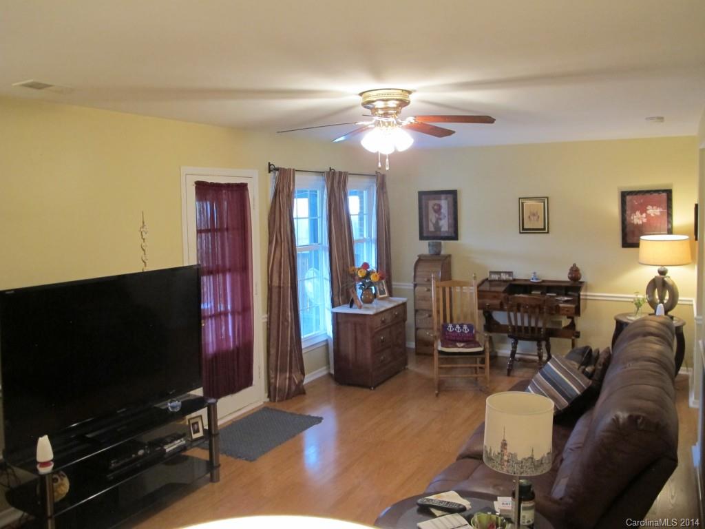 8356 Knights Bridge Road Charlotte, NC 28210 - Photo 10 of 24 Gallery Image 10