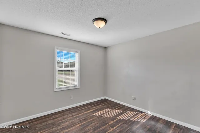 $239,000 | 409 Sumrell Way, Hubert, NC 28539