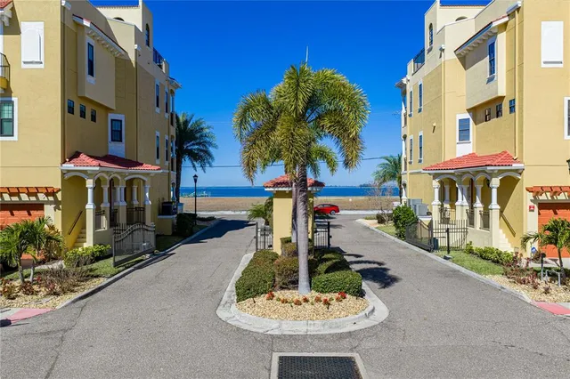 $689,000 | 6411 Mayra Shores Lane, Apollo Beach, FL 33572