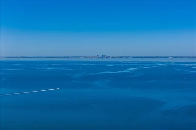 $689,000 | 6411 Mayra Shores Lane, Apollo Beach, FL 33572