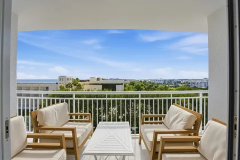 $899,900 | 2780 South Ocean Boulevard, Unit 709, Palm Beach, FL 33480