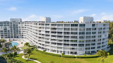 $899,900 | 2780 South Ocean Boulevard, Unit 709, Palm Beach, FL 33480