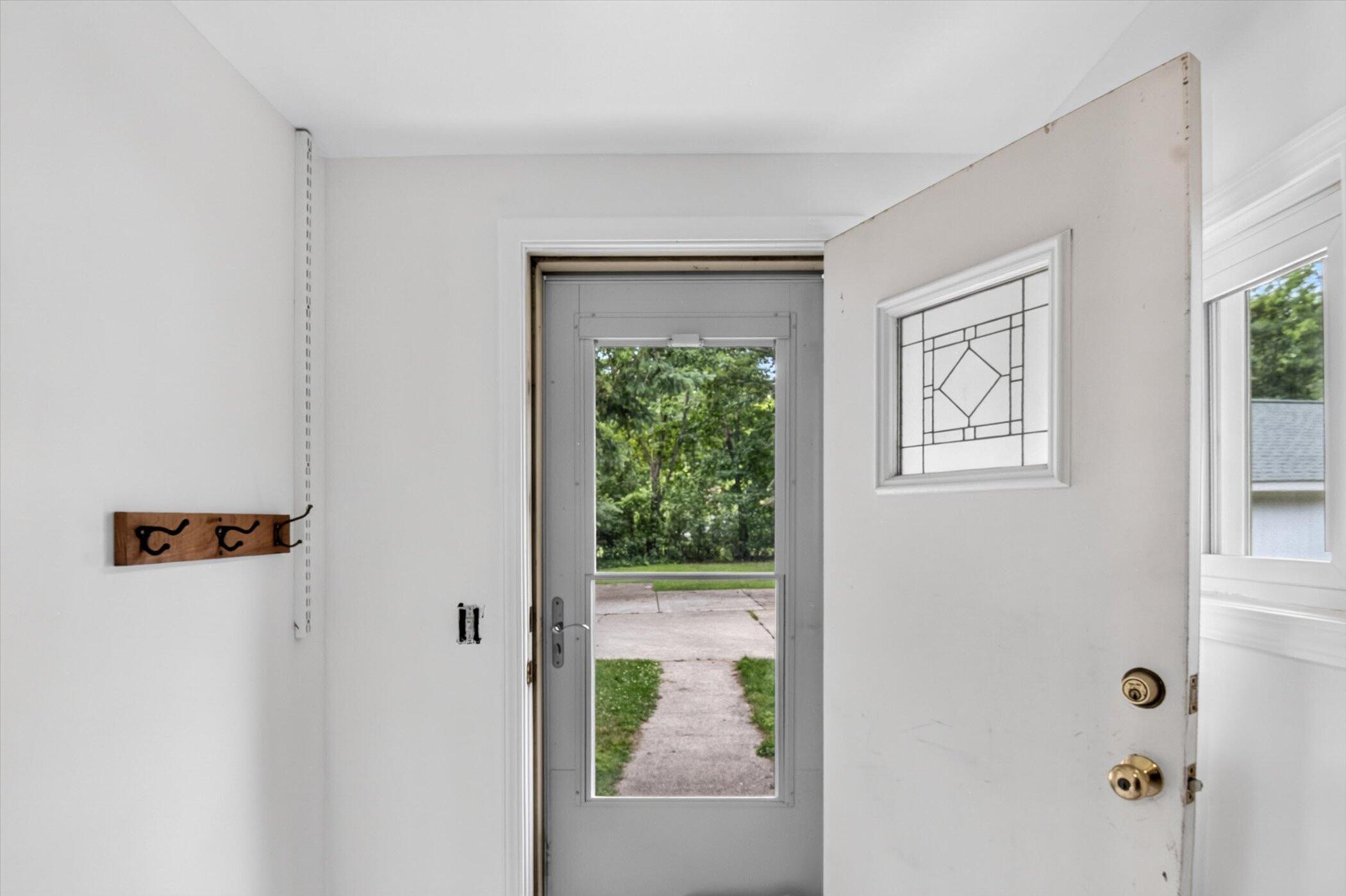 6109 Brooklyn Road Jackson, MI 49201 - Photo 11 of 25 11-6109-Brooklyn-Rd-WindowStill-Photogra