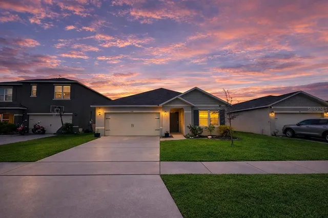 $2,400 | 208 Old Mill, Edgewater, FL 32141