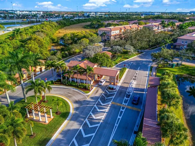 $439,900 | 14629 Southwest 5th Street, Pembroke Pines, FL 33027