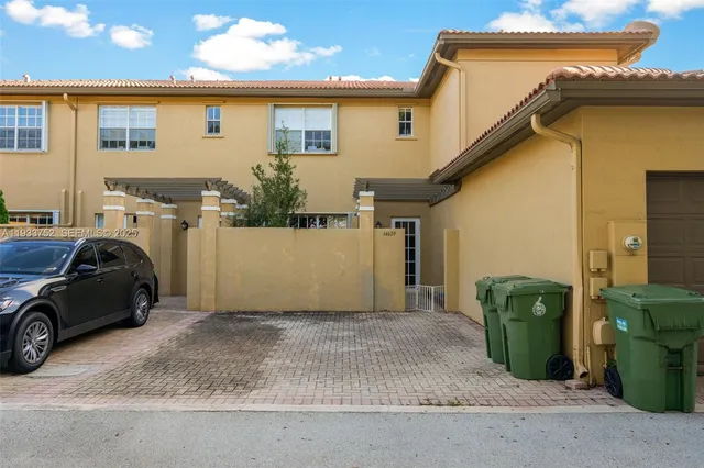 $439,900 | 14629 Southwest 5th Street, Pembroke Pines, FL 33027