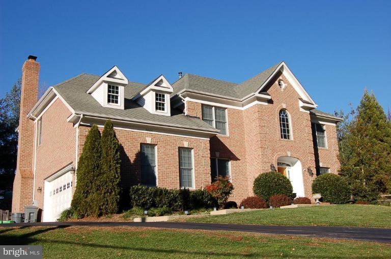 9804 Clarks Crossing Road Vienna, VA 22182 - Photo 1 of 30 Exterior (Main)