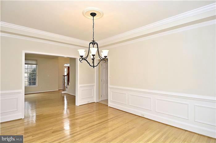 9804 Clarks Crossing Road Vienna, VA 22182 - Photo 4 of 30 Dining Room
