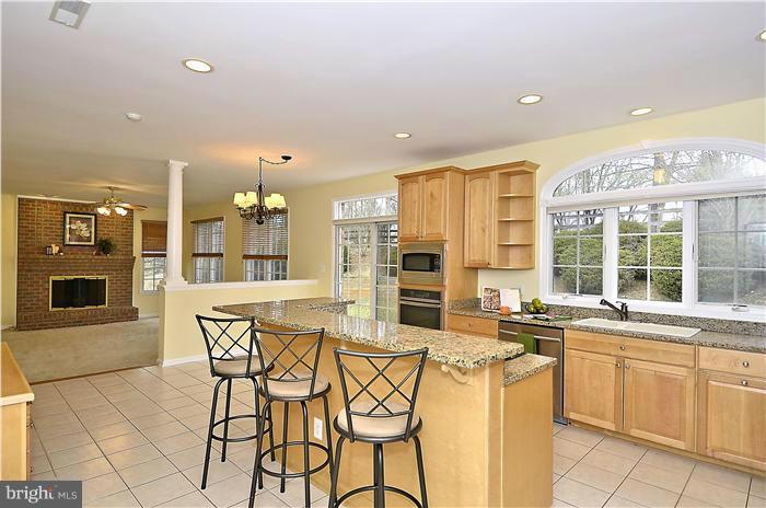 9804 Clarks Crossing Road Vienna, VA 22182 - Photo 5 of 30 Kitchen