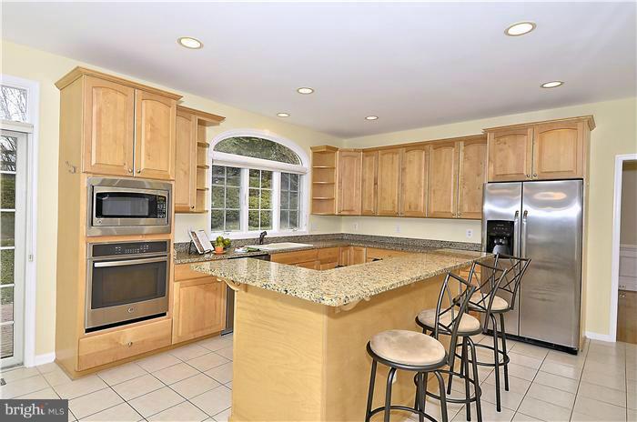 9804 Clarks Crossing Road Vienna, VA 22182 - Photo 6 of 30 Kitchen