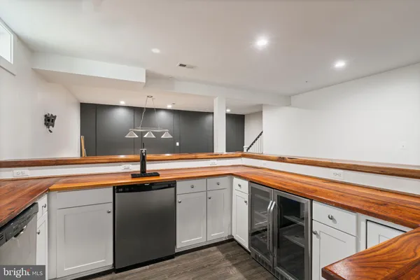 $975,000 | 17136 Gullwing Drive, Dumfries, VA 22026