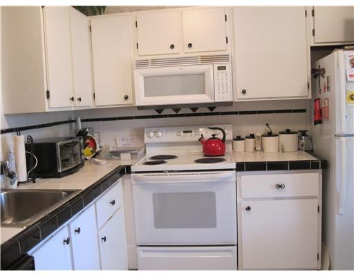 18571 Egret Way, Unit A Boca Raton, FL 33496 - Photo 14 of 20 Kitchen