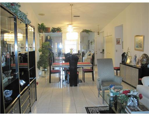 18571 Egret Way, Unit A Boca Raton, FL 33496 - Photo 4 of 20 Living Room
