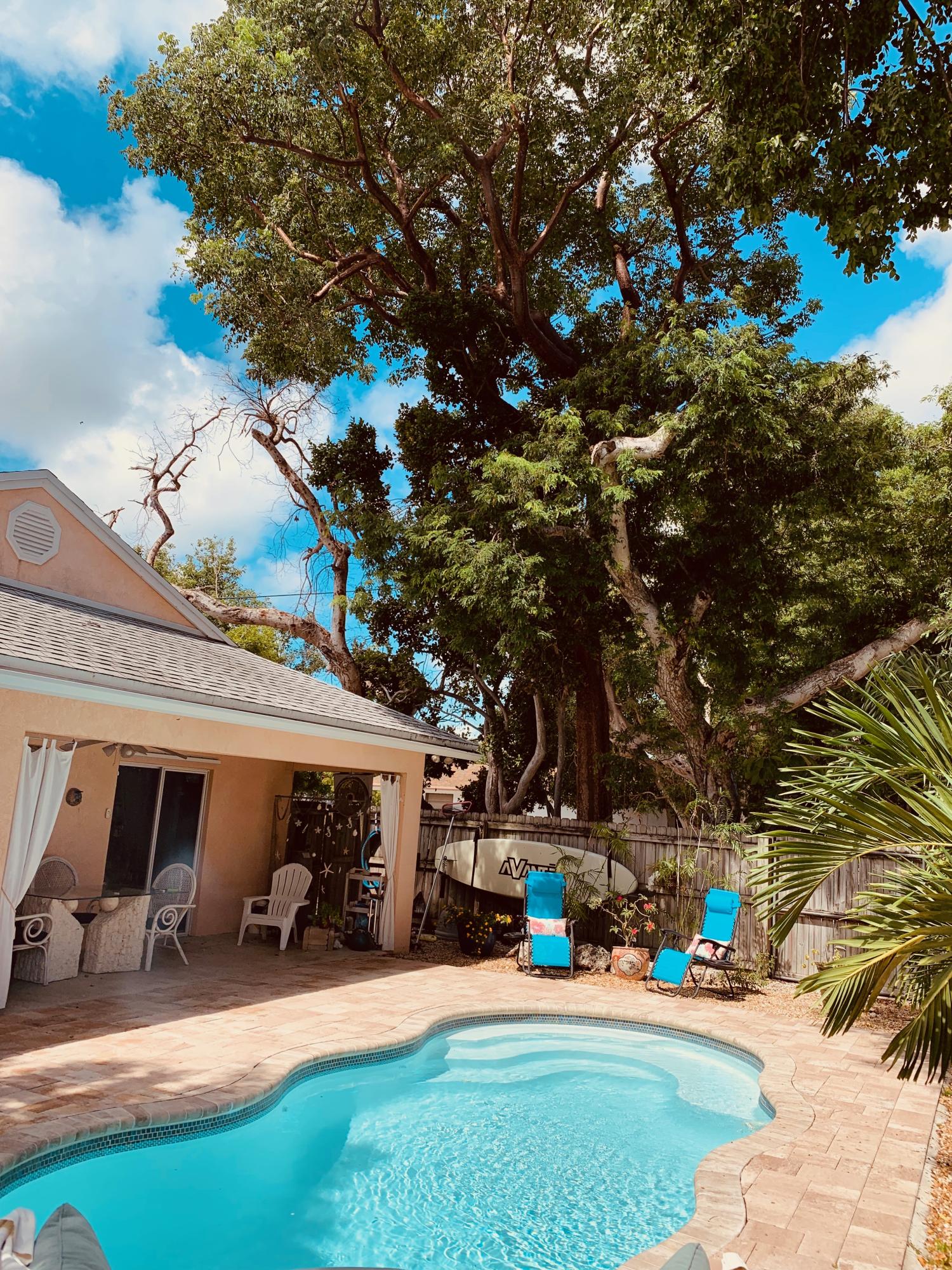 46 Snapper Avenue Key Largo, FL 33037 - Photo 20 of 26 a view of a chair and tables in the patio