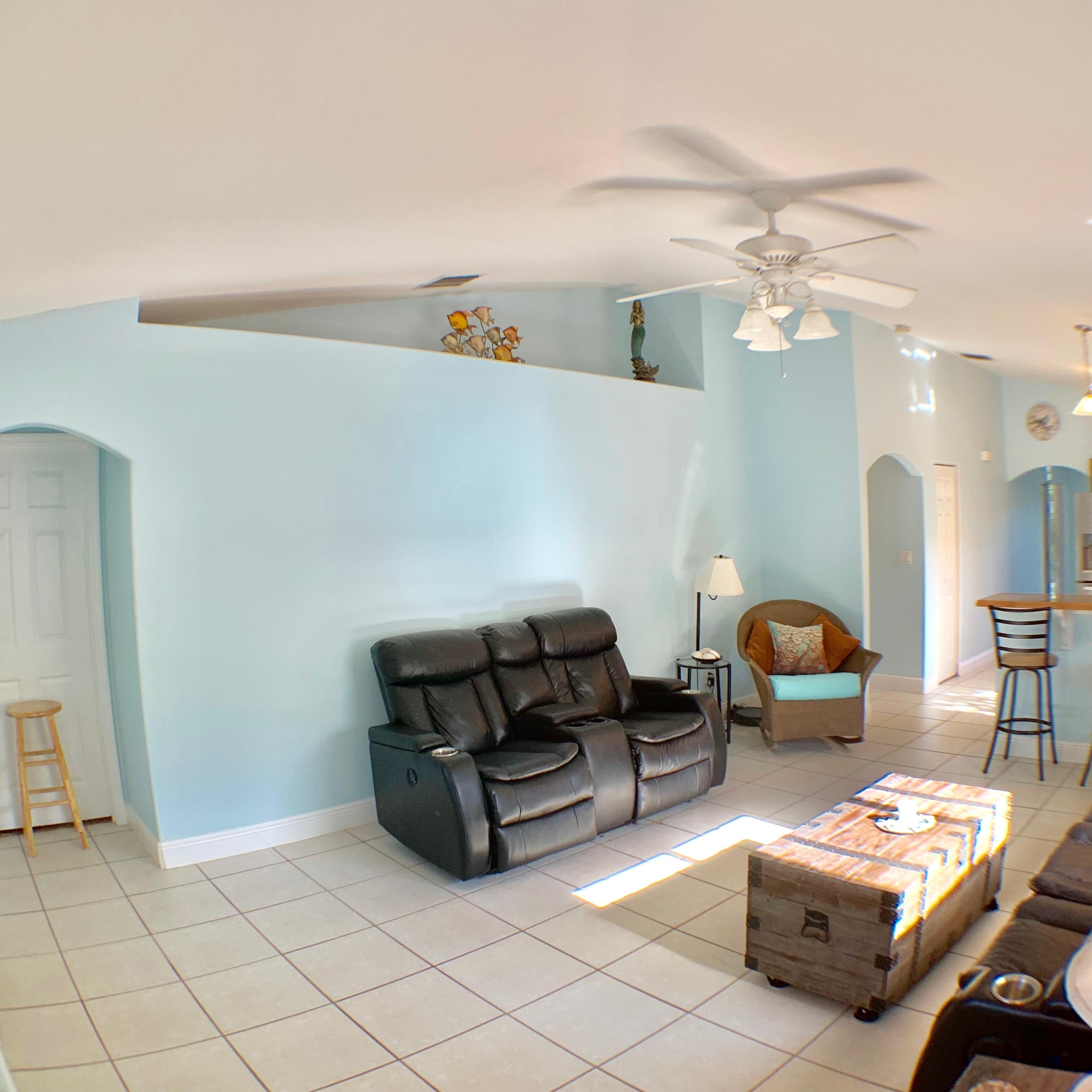 46 Snapper Avenue Key Largo, FL 33037 - Photo 8 of 26 a living room with furniture