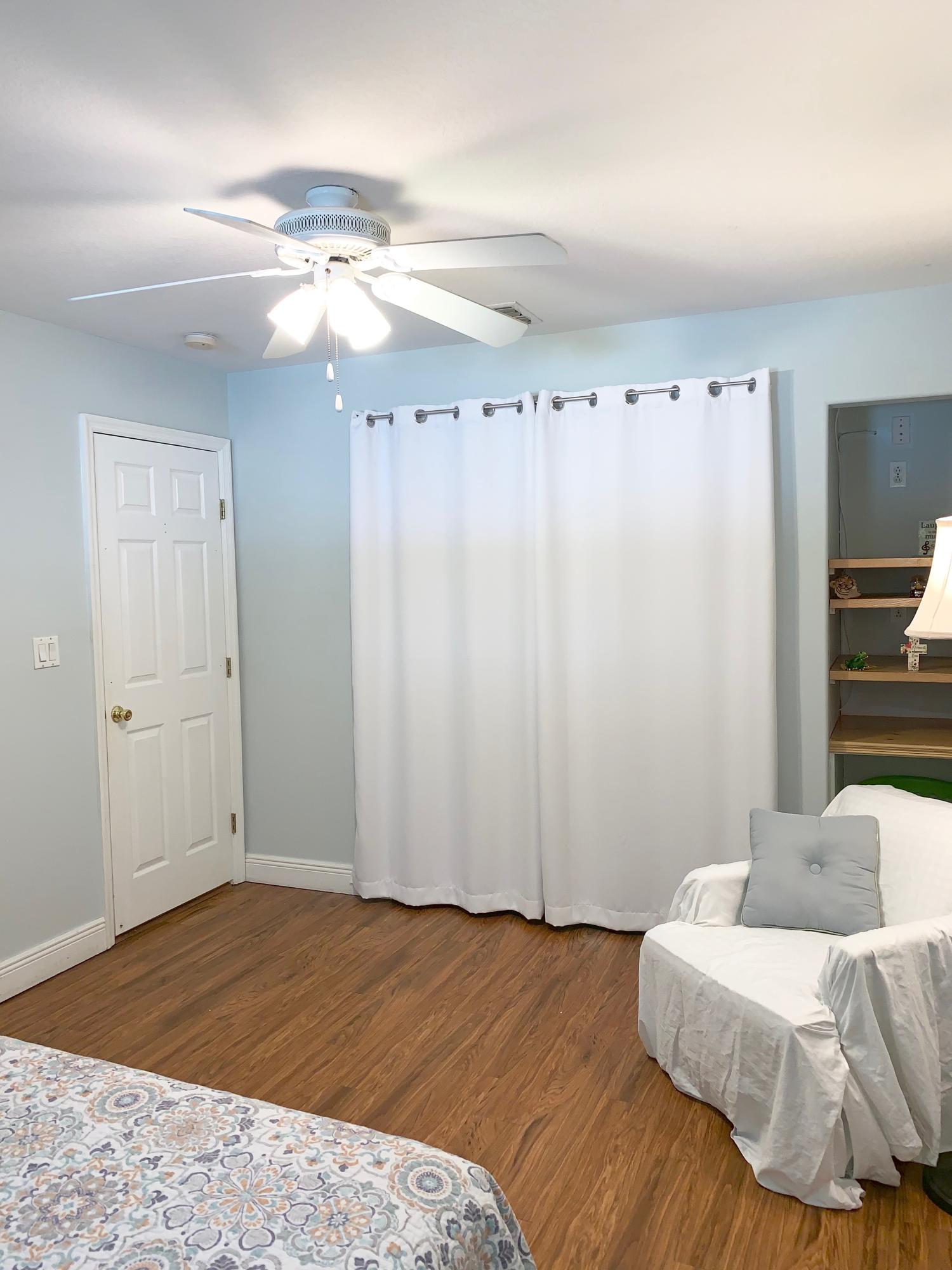 46 Snapper Avenue Key Largo, FL 33037 - Photo 10 of 26 a bedroom with a bed and a chandelier