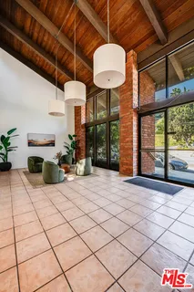 $524,000 | 3480 Barham Boulevard, Unit 326, Los Angeles, CA 90068
