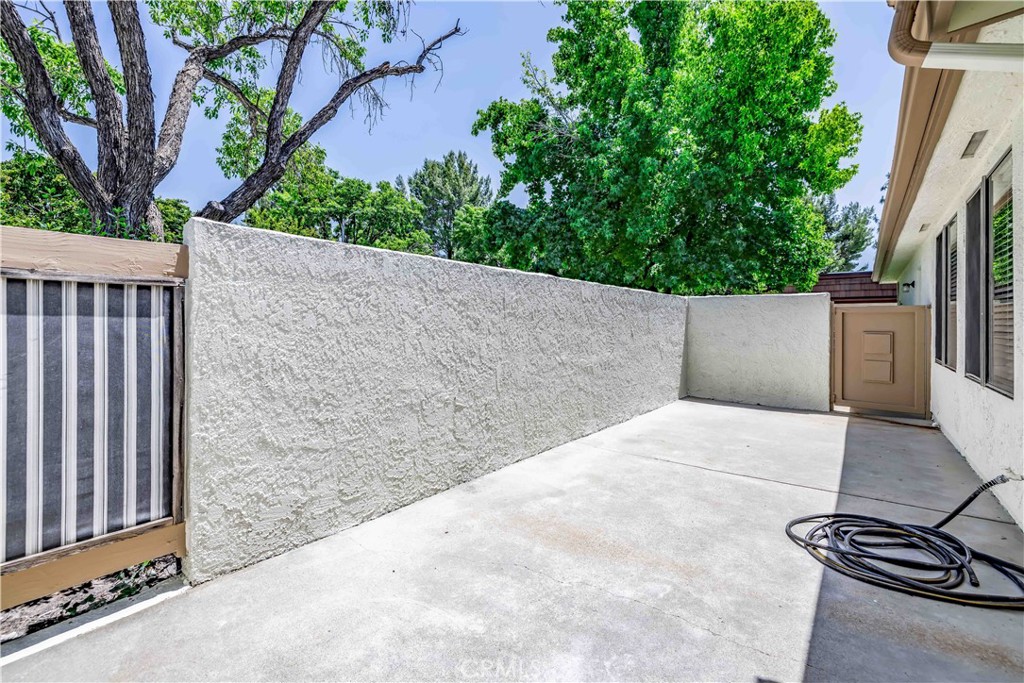 10215 Larwin Avenue, Unit 4 Chatsworth, CA 91311 - Photo 11 of 38 a view of a backyard