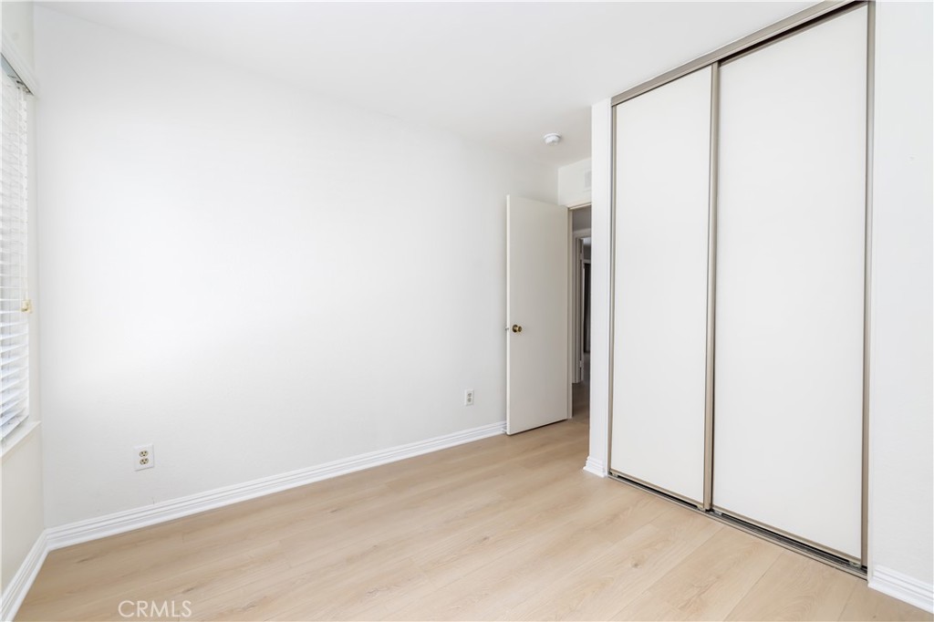 10215 Larwin Avenue, Unit 4 Chatsworth, CA 91311 - Photo 24 of 38