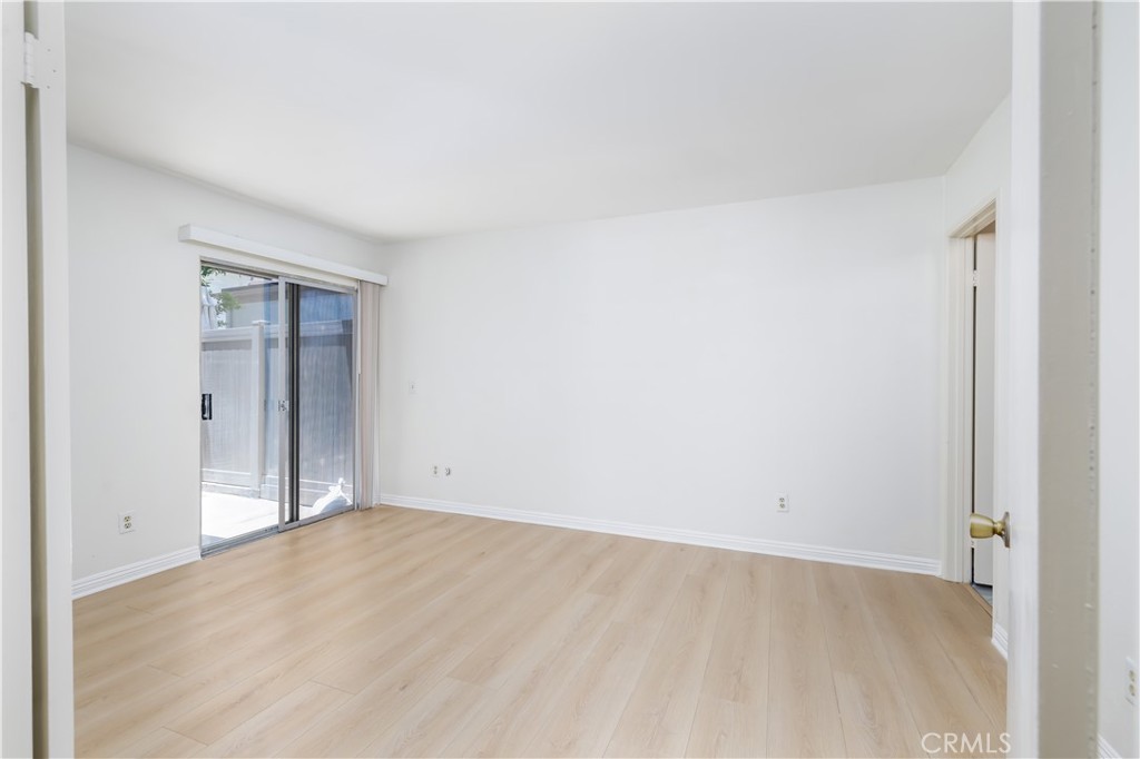 10215 Larwin Avenue, Unit 4 Chatsworth, CA 91311 - Photo 25 of 38 a view of an empty room