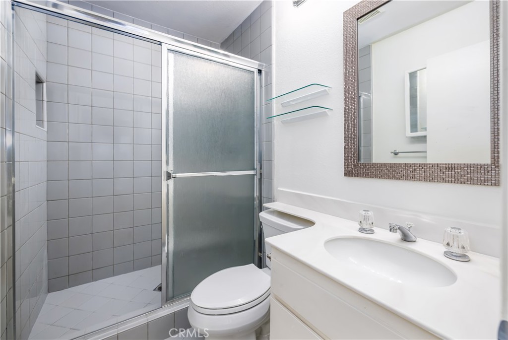 10215 Larwin Avenue, Unit 4 Chatsworth, CA 91311 - Photo 27 of 38 a bathroom with a sink toilet and shower