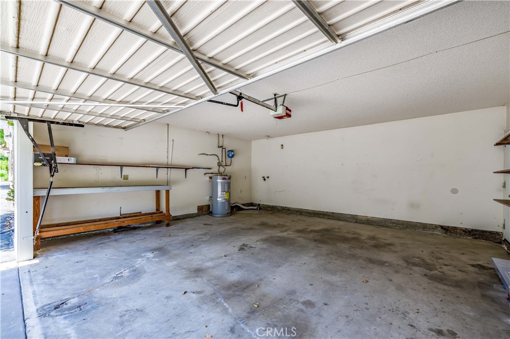 10215 Larwin Avenue, Unit 4 Chatsworth, CA 91311 - Photo 31 of 38 a view of a room with an empty space