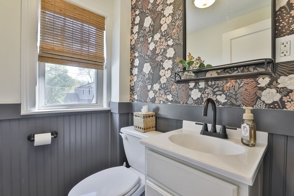 48 Bay State Road Wakefield, MA 01880 - Photo 16 of 41