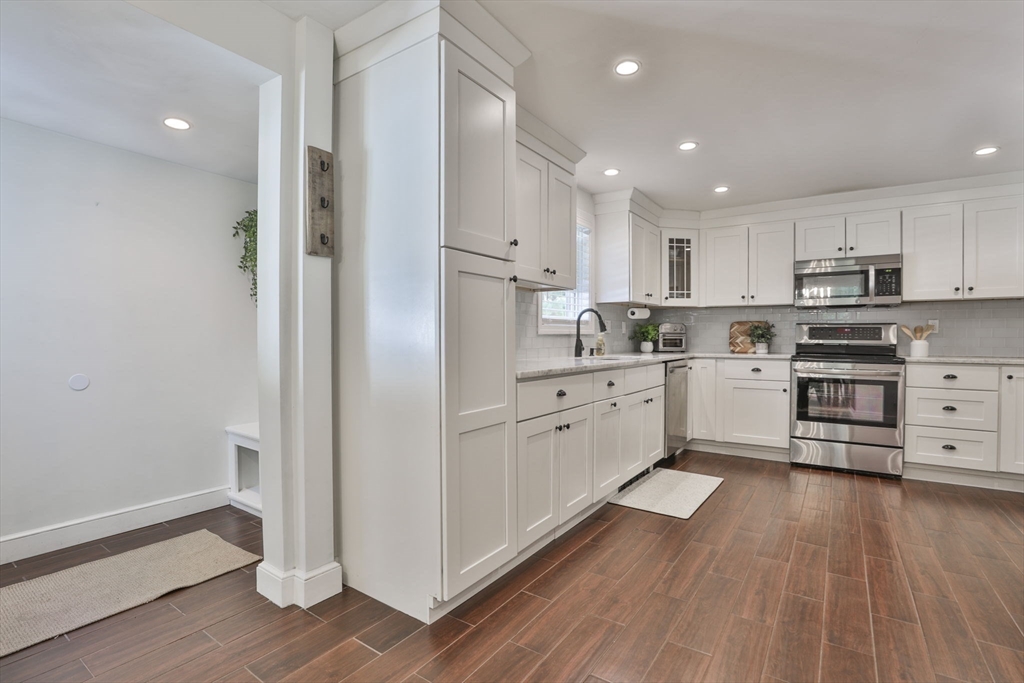 48 Bay State Road Wakefield, MA 01880 - Photo 4 of 41