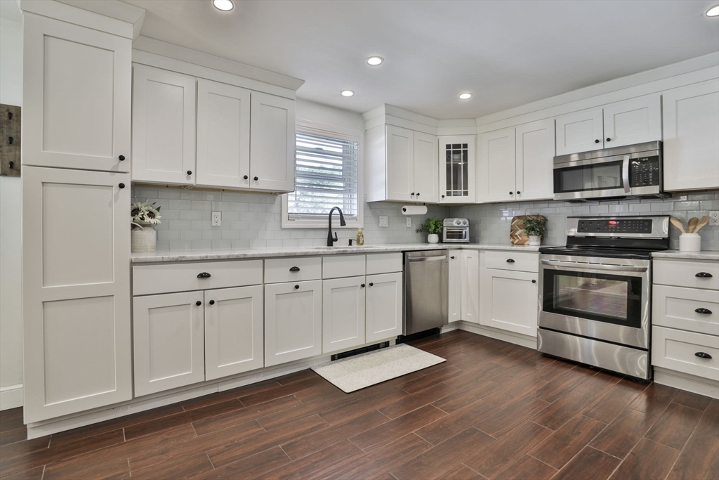 48 Bay State Road Wakefield, MA 01880 - Photo 5 of 41