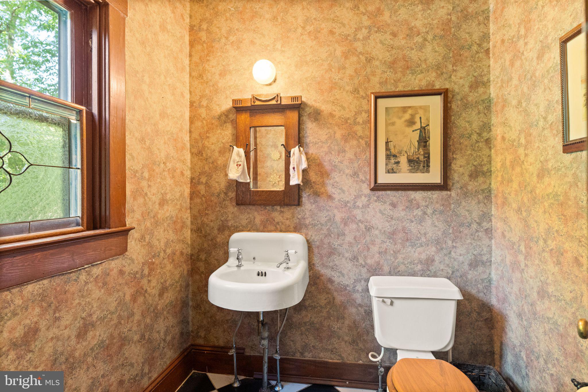 5102 Weston Road Warrenton, VA 20187 - Photo 27 of 65 Main level half bath