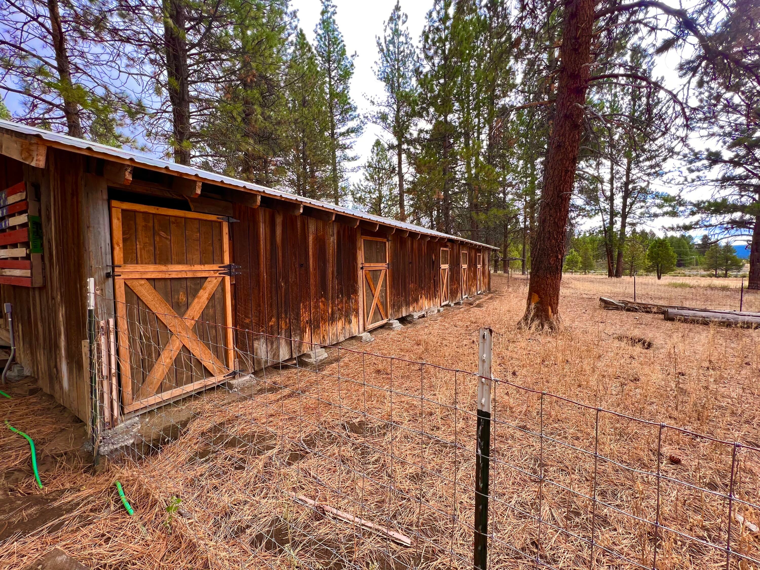 9615 Williamson River Road Chiloquin, OR 97624 - Photo 48 of 60 Animal Stalls