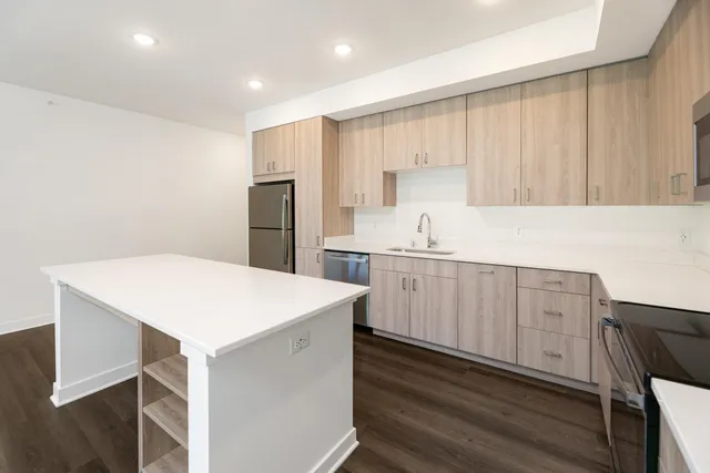 $2,675 | 1818 West Mildenhall Drive, Unit 1902, Oak Creek, WI 53154