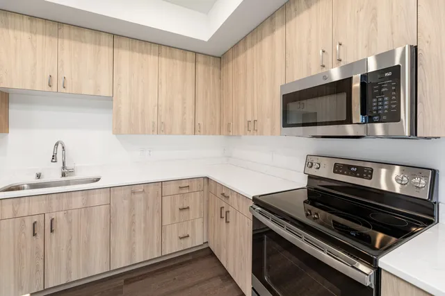 $2,675 | 1818 West Mildenhall Drive, Unit 1902, Oak Creek, WI 53154