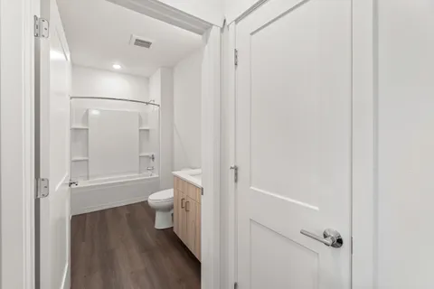 $2,675 | 1818 West Mildenhall Drive, Unit 1902, Oak Creek, WI 53154