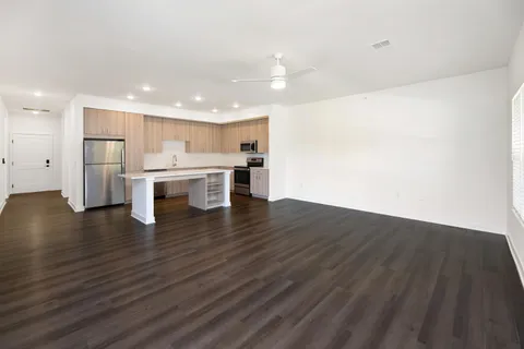 $2,675 | 1818 West Mildenhall Drive, Unit 1902, Oak Creek, WI 53154