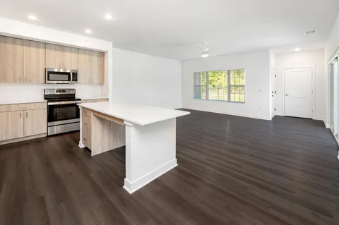 $2,675 | 1818 West Mildenhall Drive, Unit 1902, Oak Creek, WI 53154