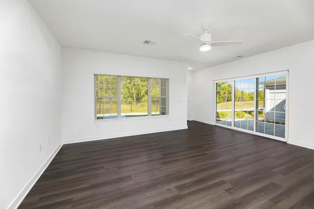 $2,675 | 1818 West Mildenhall Drive, Unit 1902, Oak Creek, WI 53154