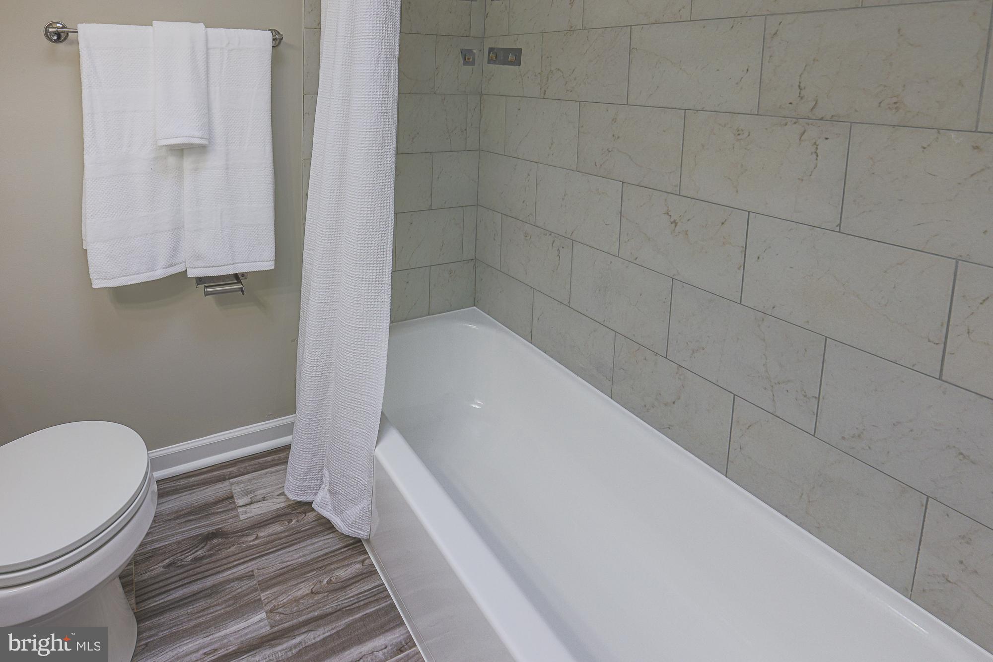 1322 Limit Avenue Baltimore, MD 21239 - Photo 18 of 31 a bathroom with a toilet and a bathtub