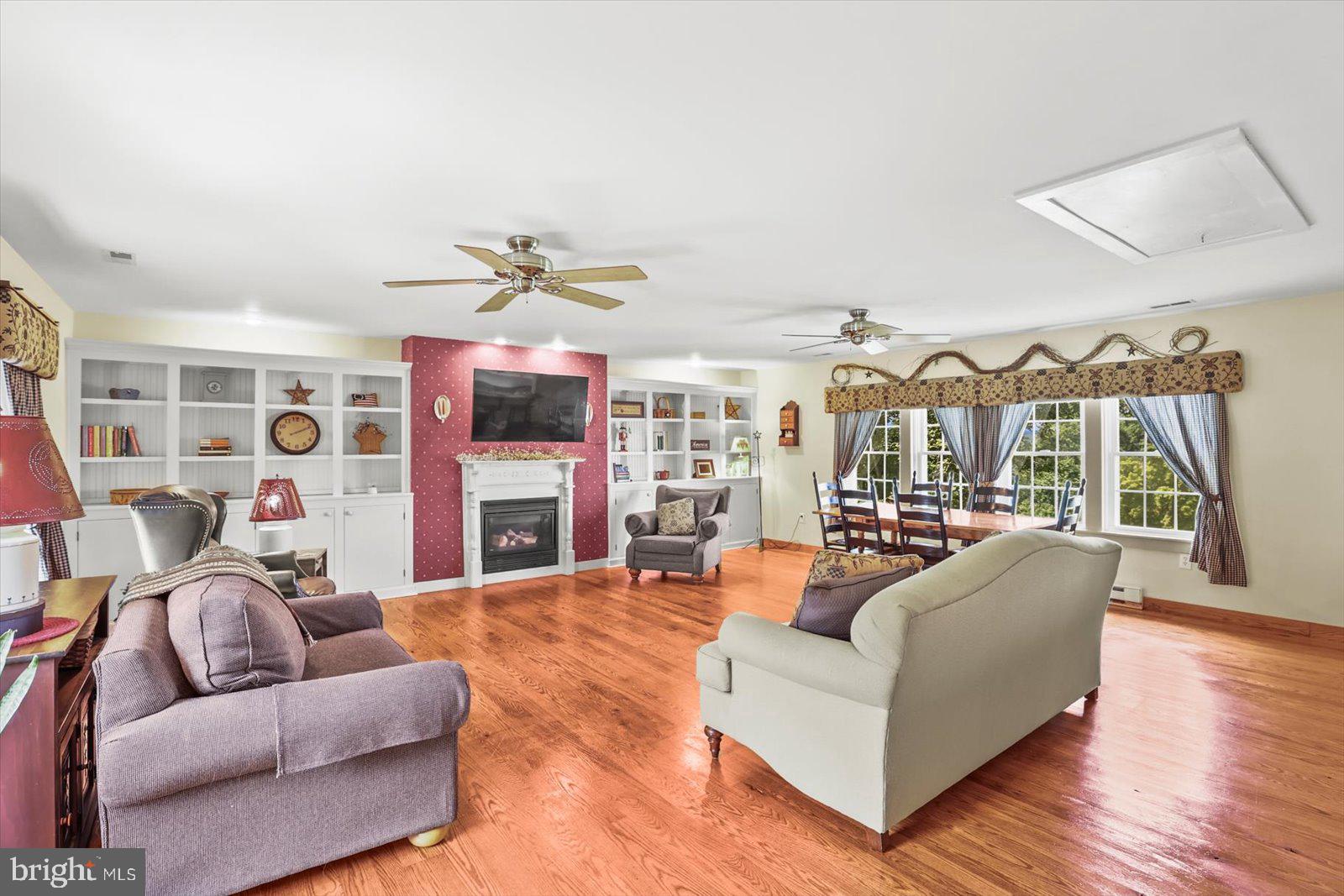 1311 Silver Run Valley Road Westminster, MD 21158 - Photo 18 of 104 Living Room