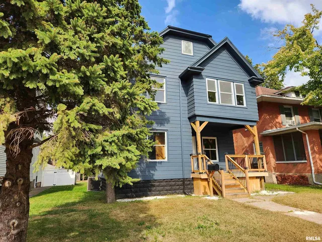 $239,900 | 822 6th Avenue South, Clinton, IA 52732